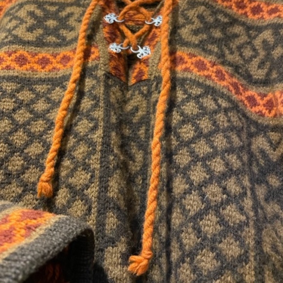 Made in Norway. 100 % wool sweater branded FIGGJO. Medium-Large woman size. Warm - Picture 3 of 11